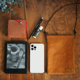 『開け閉めらくらく♪』バネ口金のスマホポシェット(姫路シュリンク・キャメル)