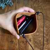 『開け閉めらくらく♪』バネ口金のスマホポシェット(姫路シュリンク・キャメル)