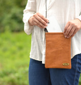 『開け閉めらくらく♪』バネ口金のスマホポシェット(姫路シュリンク・キャメル)