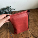 『開け閉めらくらく♪』バネ口金のスマホポシェット(姫路シュリンク・サーモンレッド)